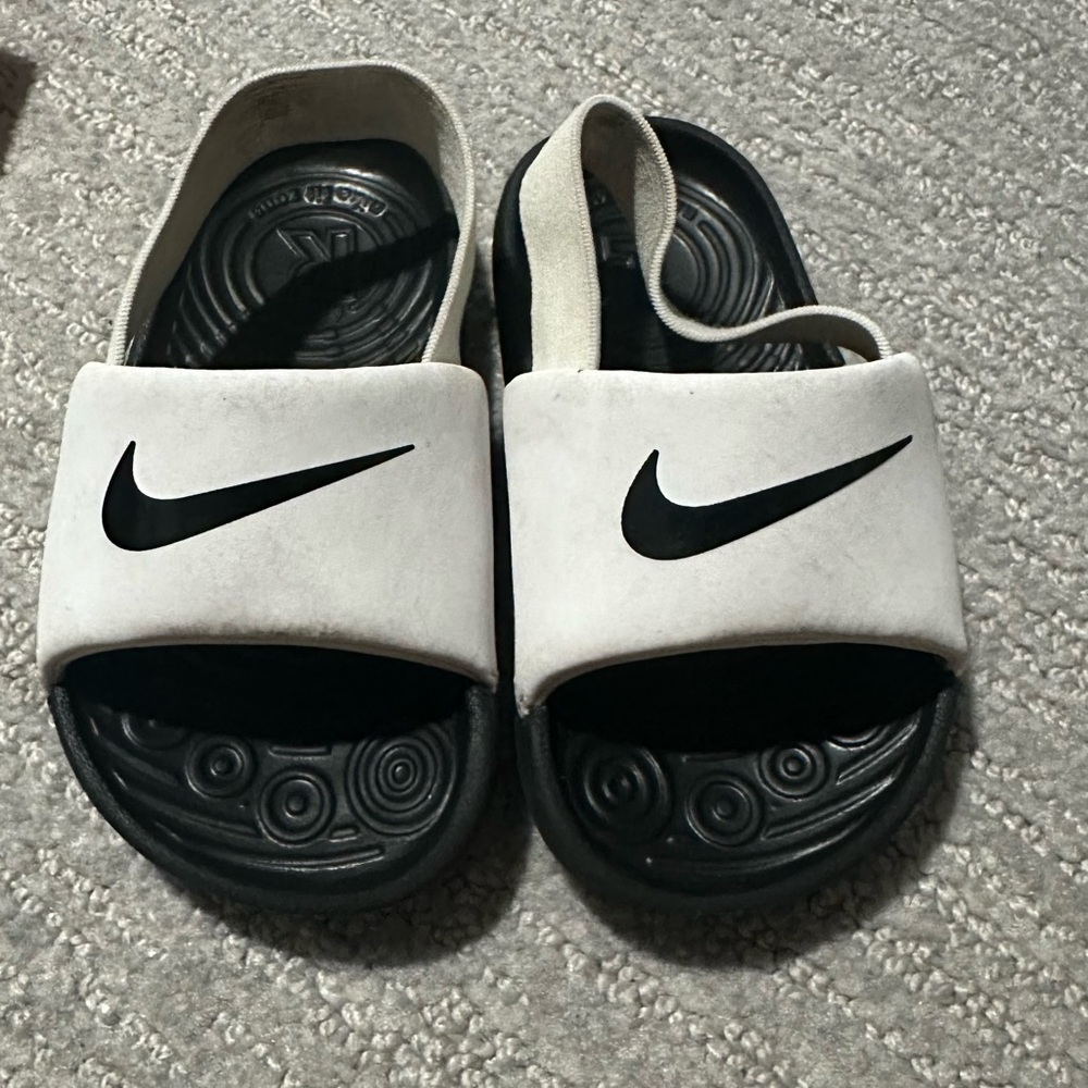 Nike toddler sandals / slide